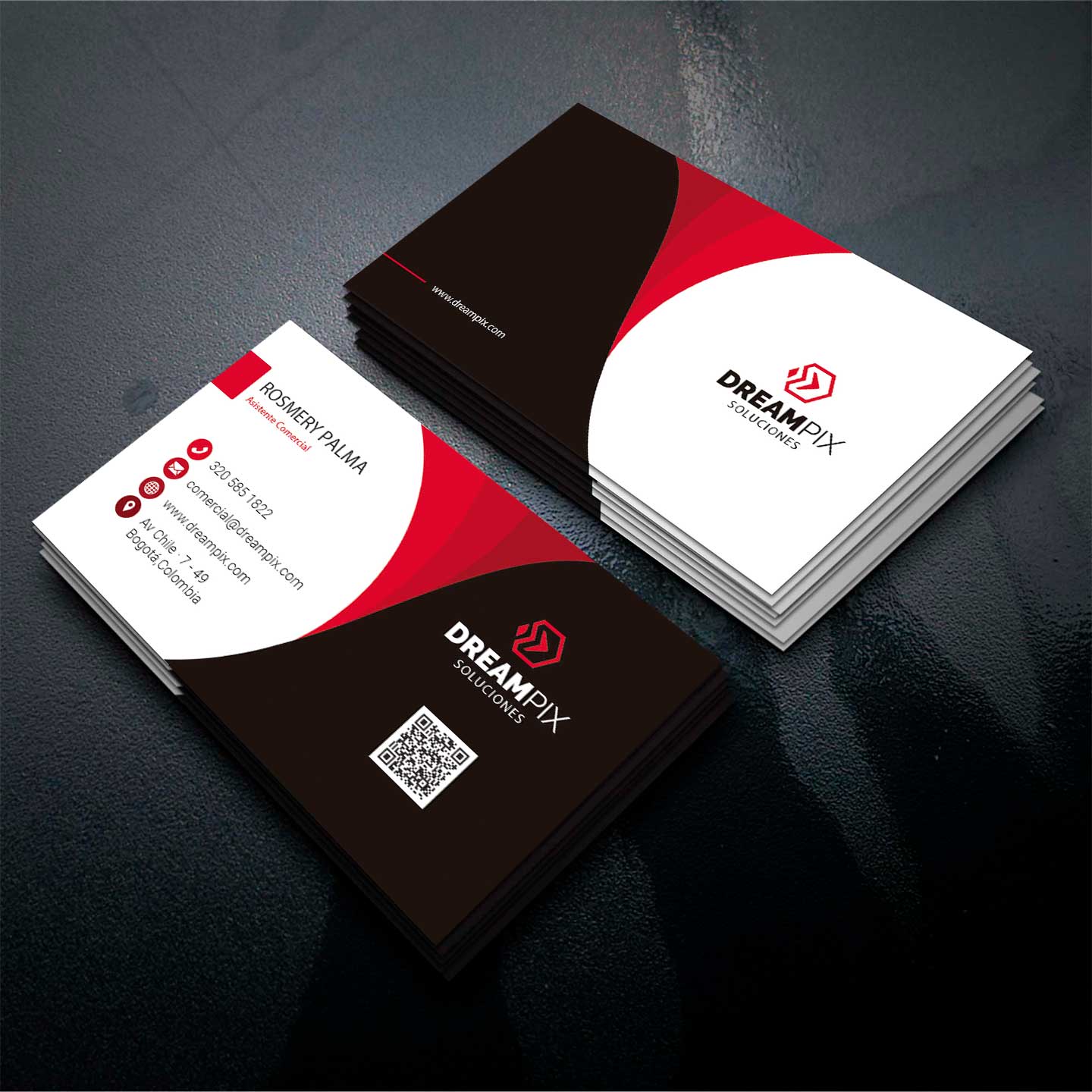tarjeta de visita es una pequeña tarjeta impresa que contiene información de contacto y detalles profesionales de una persona o empresa. Es una herramienta esencial en el mundo de los negocios para intercambiar información de manera rápida y efectiva durante reuniones, conferencias y eventos de networking.

Las tarjetas de visita suelen incluir:

Nombre y cargo de la persona.

Nombre de la empresa.

Logotipo de la empresa.

Información de contacto (teléfono, correo electrónico, dirección).

Sitio web y redes sociales.